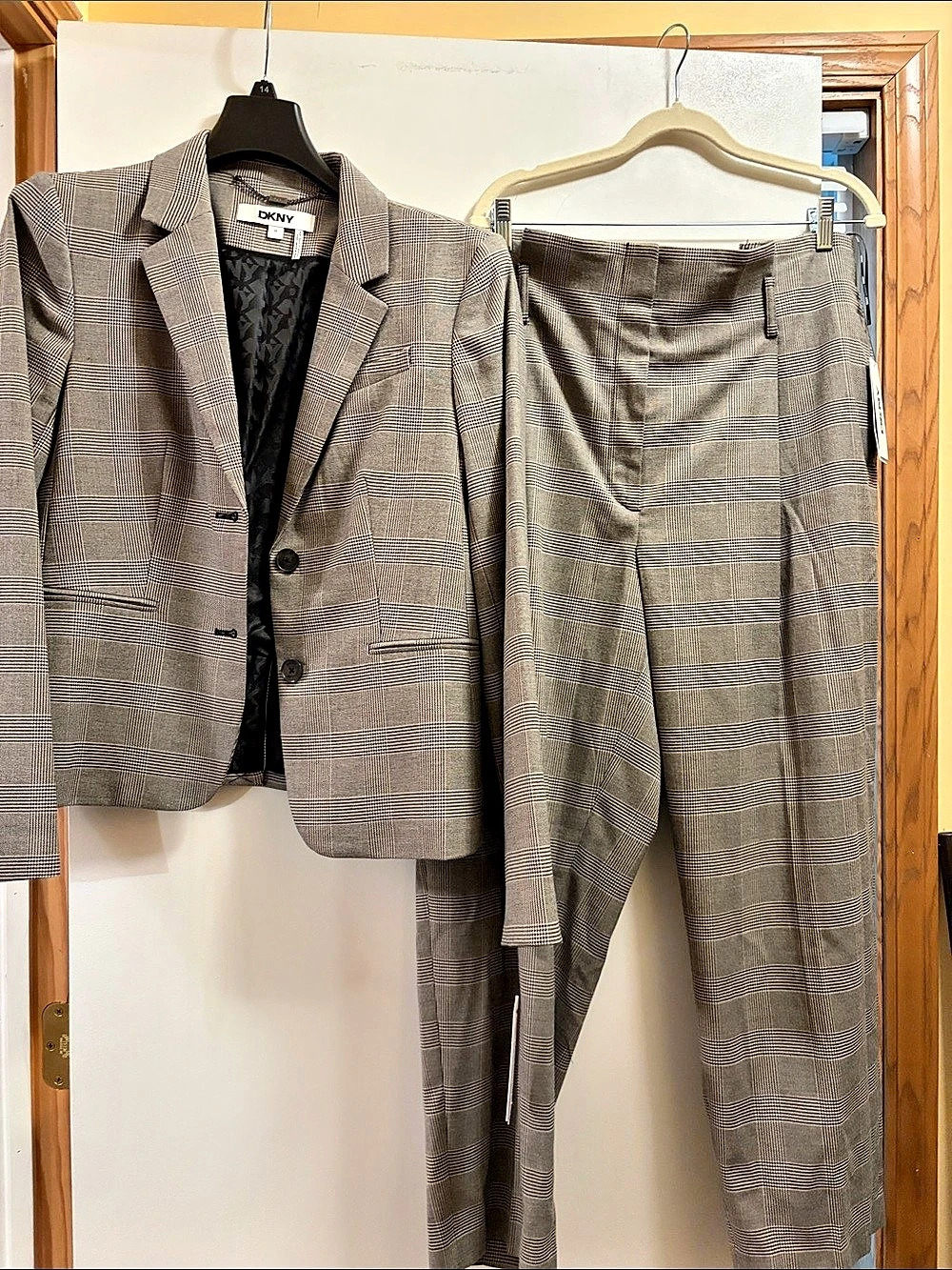 DKNY Plaid Pantsuit in Gray & Black Size 14 Blazer. Pants Size 16